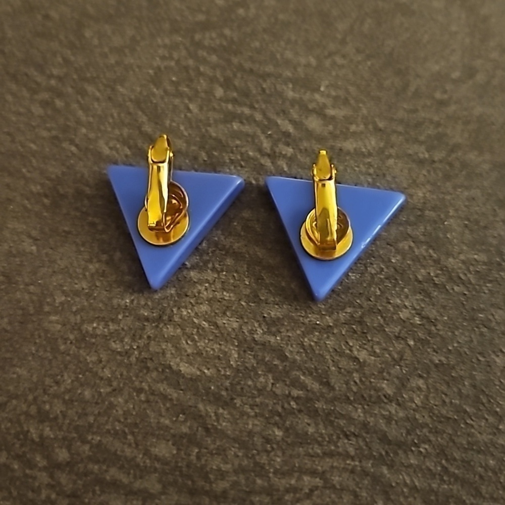 3/$30 VTG 1980s Mod Purple Triangle Acrylic Clip-on Earrings - Picture 3 of 3